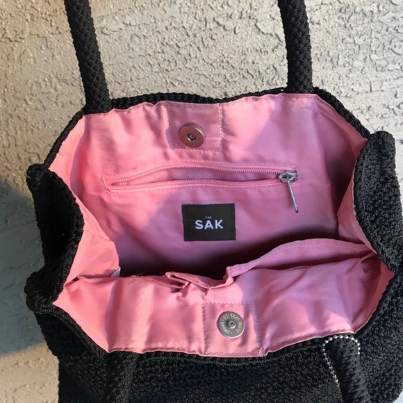 THE SAK CROCHET BLACK SHOULDER BAG W/ PINK LINING - Picture 7 of 11